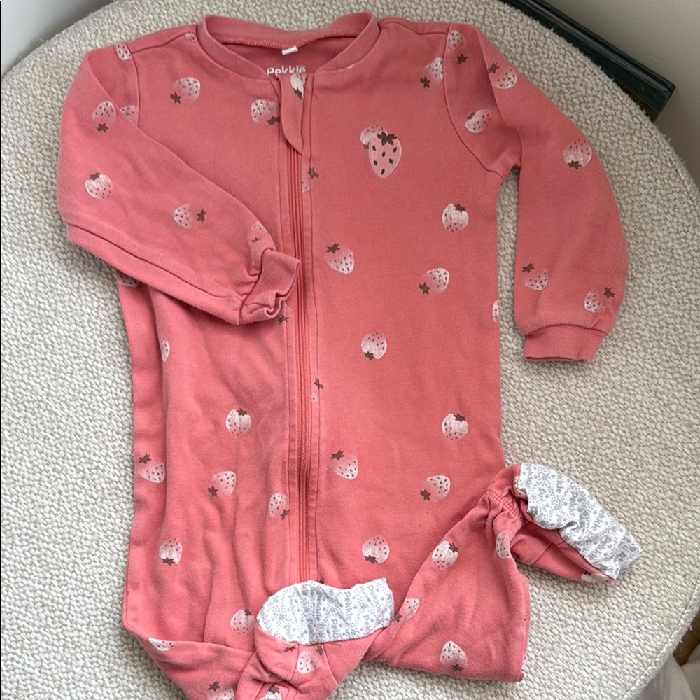 Strawberry pekkle sleeper